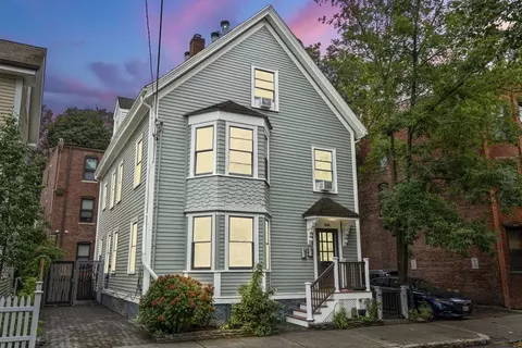106 Brook St, Brookline, MA 02445