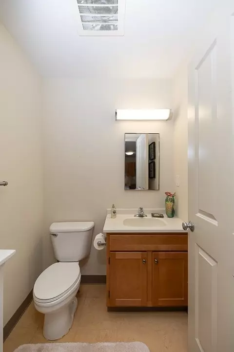 Bath - 24 Cobblestone Ln #603, Gloucester, MA 01930 photo 2 of 2