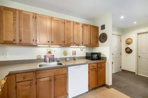 Kitchen - 24 Cobblestone Ln #603, Gloucester, MA 01930 photo 2 of 3
