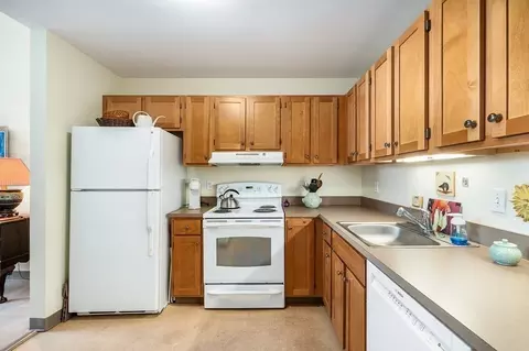Kitchen - 24 Cobblestone Ln #603, Gloucester, MA 01930 photo 3 of 3