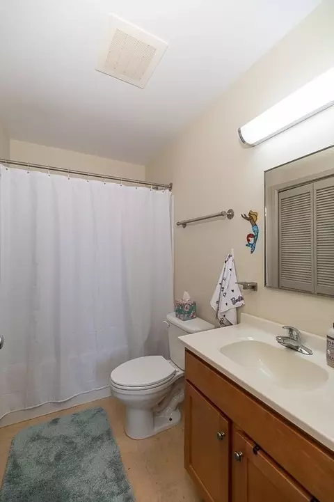 Bath - 24 Cobblestone Ln #603, Gloucester, MA 01930 photo 1 of 2