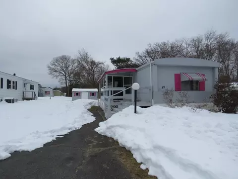 49 Eastbridge Dr, Taunton, MA 02780