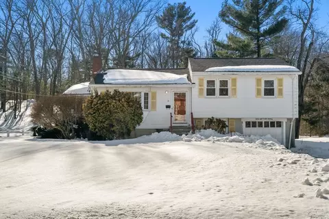 38 Garden Pkwy, Norwood, MA 02062
