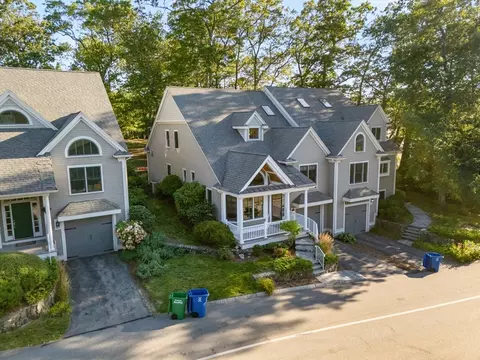 141 Johnson Woods Dr #141, Reading, MA 01867