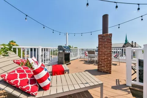 Exterior - 587 E 4th St #3, Boston, MA 02127 photo 3 of 7