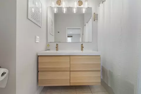 Bath - 587 E 4th St #3, Boston, MA 02127 photo 1 of 3