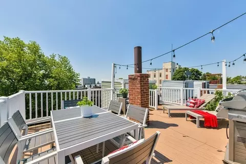 Exterior - 587 E 4th St #3, Boston, MA 02127 photo 2 of 7