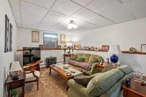 9 Cleveland Pl, Gloucester, MA 01930 photo 3