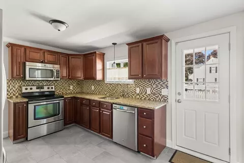 33 White St, Raynham, MA 02767 photo 3