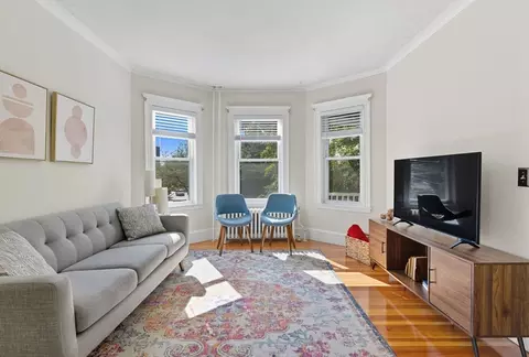 20 Rice St #2, Brookline, MA 02445