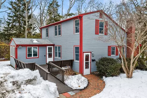 56 Raymond St, Falmouth, MA 02540