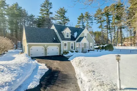 17 Ice Pond Dr, Rowley, MA 01969