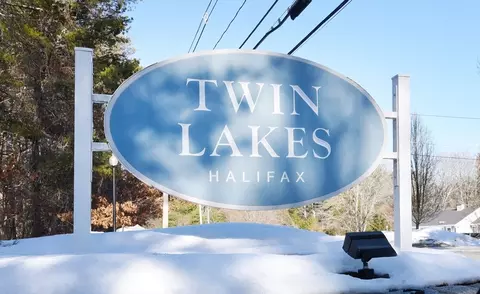 102 Twin Lakes Dr #102, Halifax, MA 02338