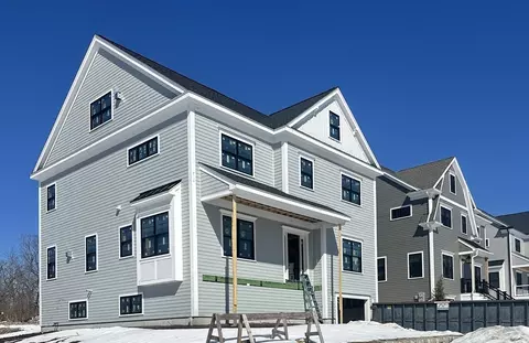 17 Starling St, West Roxbury, MA 02132