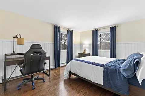 Bedroom - 40 Pinewood Rd, Wellesley, MA 02482 photo 2 of 3