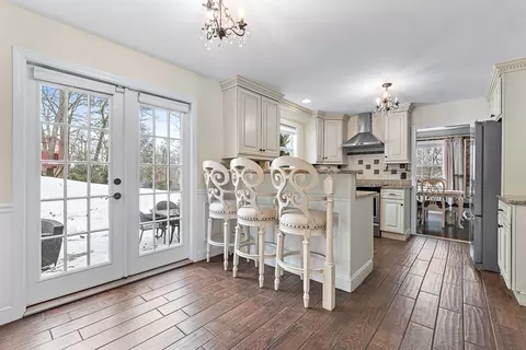 Kitchen - 40 Pinewood Rd, Wellesley, MA 02482 photo 4 of 6
