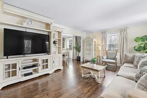 Living - 40 Pinewood Rd, Wellesley, MA 02482 photo 3 of 6