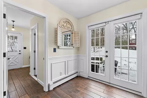 Entry Way - 40 Pinewood Rd, Wellesley, MA 02482 photo 3 of 3