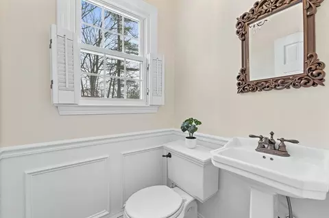 Bath - 40 Pinewood Rd, Wellesley, MA 02482 photo 3 of 3