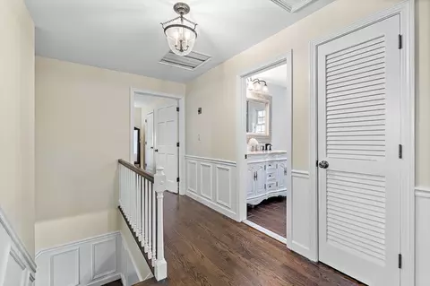 Entry Way - 40 Pinewood Rd, Wellesley, MA 02482 photo 2 of 3
