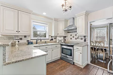 Kitchen - 40 Pinewood Rd, Wellesley, MA 02482 photo 3 of 6
