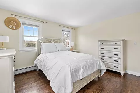 Bedroom - 40 Pinewood Rd, Wellesley, MA 02482 photo 3 of 3