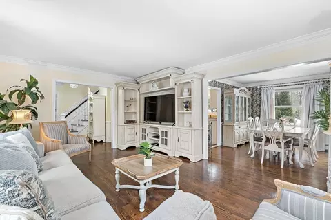 Living - 40 Pinewood Rd, Wellesley, MA 02482 photo 4 of 6