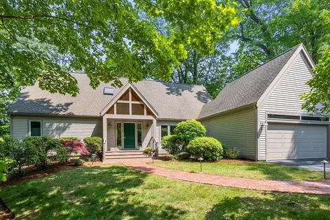 16 Livermore Ln #16, Weston, MA 02493