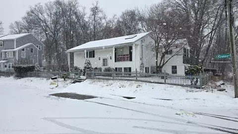 37 Gates Rd, Worcester, MA 01603 photo 2