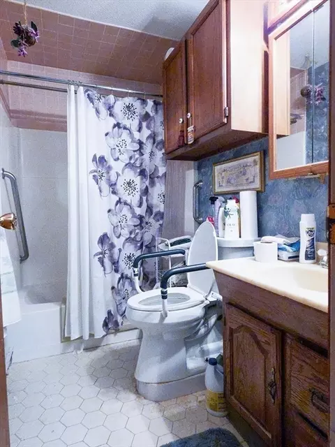 37 Gates Rd, Worcester, MA 01603 photo 16