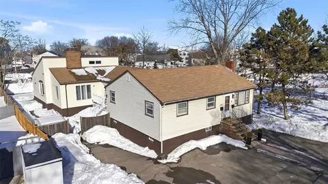42 Leverett Ave, Revere, MA 02151