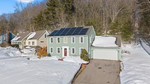 5 Tuxbury Ln, Amesbury, MA 01913