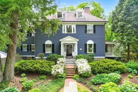 42 Lawrence Rd, Chestnut Hill, MA 02467