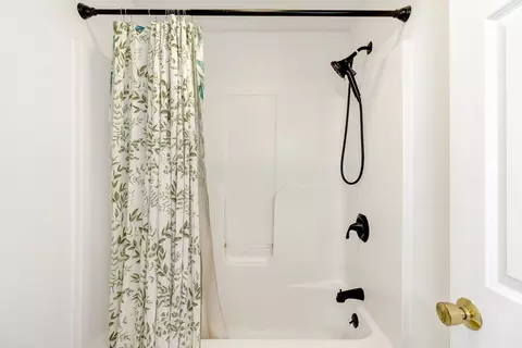 Bath - 66 Ledgecrest Dr, Worcester, MA 01603 photo 4 of 5