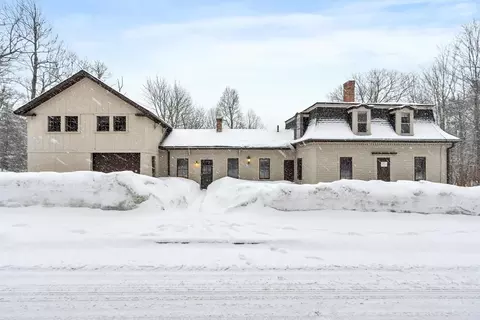 19 Hubbardston Rd, Princeton, MA 01541