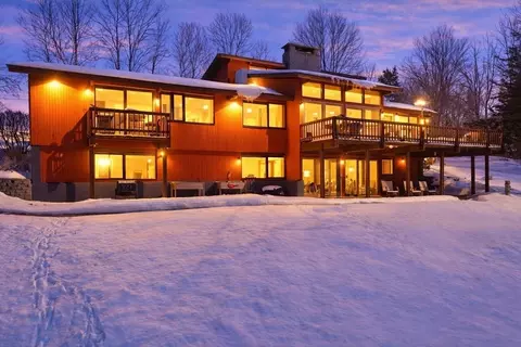 1023 N Woodstock Rd, Southbridge, MA 01550