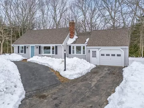 7 Dexter Mill Dr, Teaticket, MA 02536
