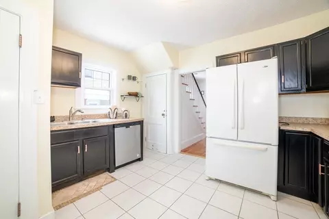 Entry Way - 110 Beverly Rd, Worcester, MA 01605 photo 2 of 5