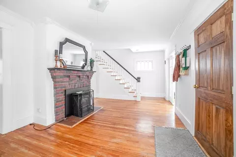 Entry Way - 110 Beverly Rd, Worcester, MA 01605 photo 4 of 5