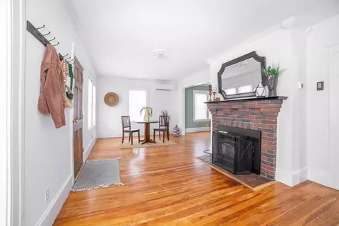 Entry Way - 110 Beverly Rd, Worcester, MA 01605 photo 1 of 5