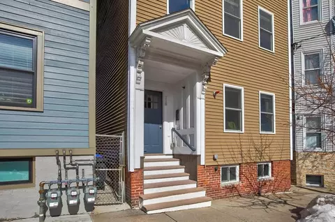 318 Princeton St #201, Boston, MA 02128