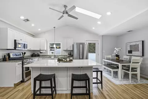 128 Clinton St, Hopkinton, MA 01748