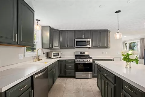 Kitchen - 32 Stratton Dr, Hudson, MA 01749 photo 5 of 7