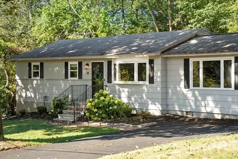 Exterior - 32 Stratton Dr, Hudson, MA 01749 photo 2 of 11