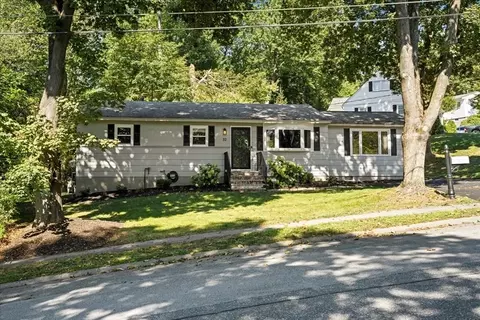 32 Stratton Dr, Hudson, MA 01749
