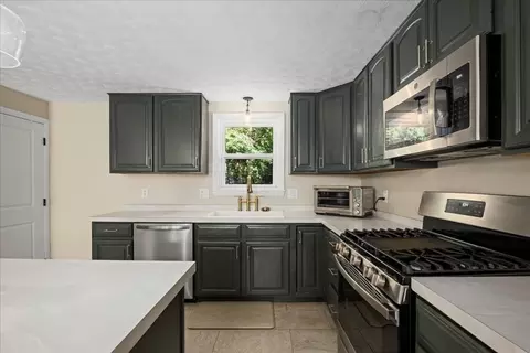 Kitchen - 32 Stratton Dr, Hudson, MA 01749 photo 4 of 7