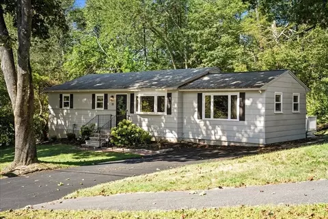 Exterior - 32 Stratton Dr, Hudson, MA 01749 photo 3 of 11