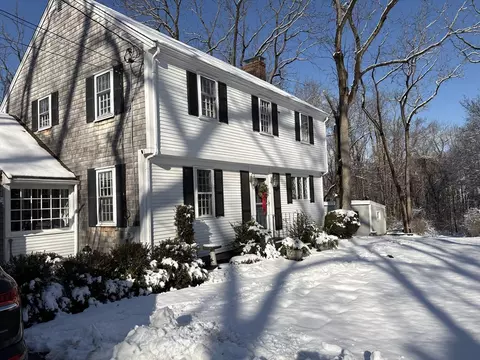 212 S Main St, Cohasset, MA 02025