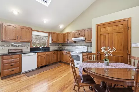 28 Nonquit St, Worcester, MA 01604 photo 7