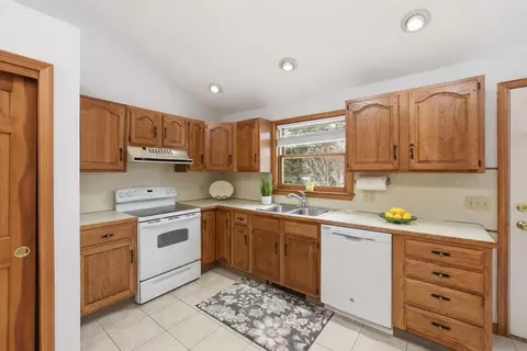 28 Nonquit St, Worcester, MA 01604 photo 34